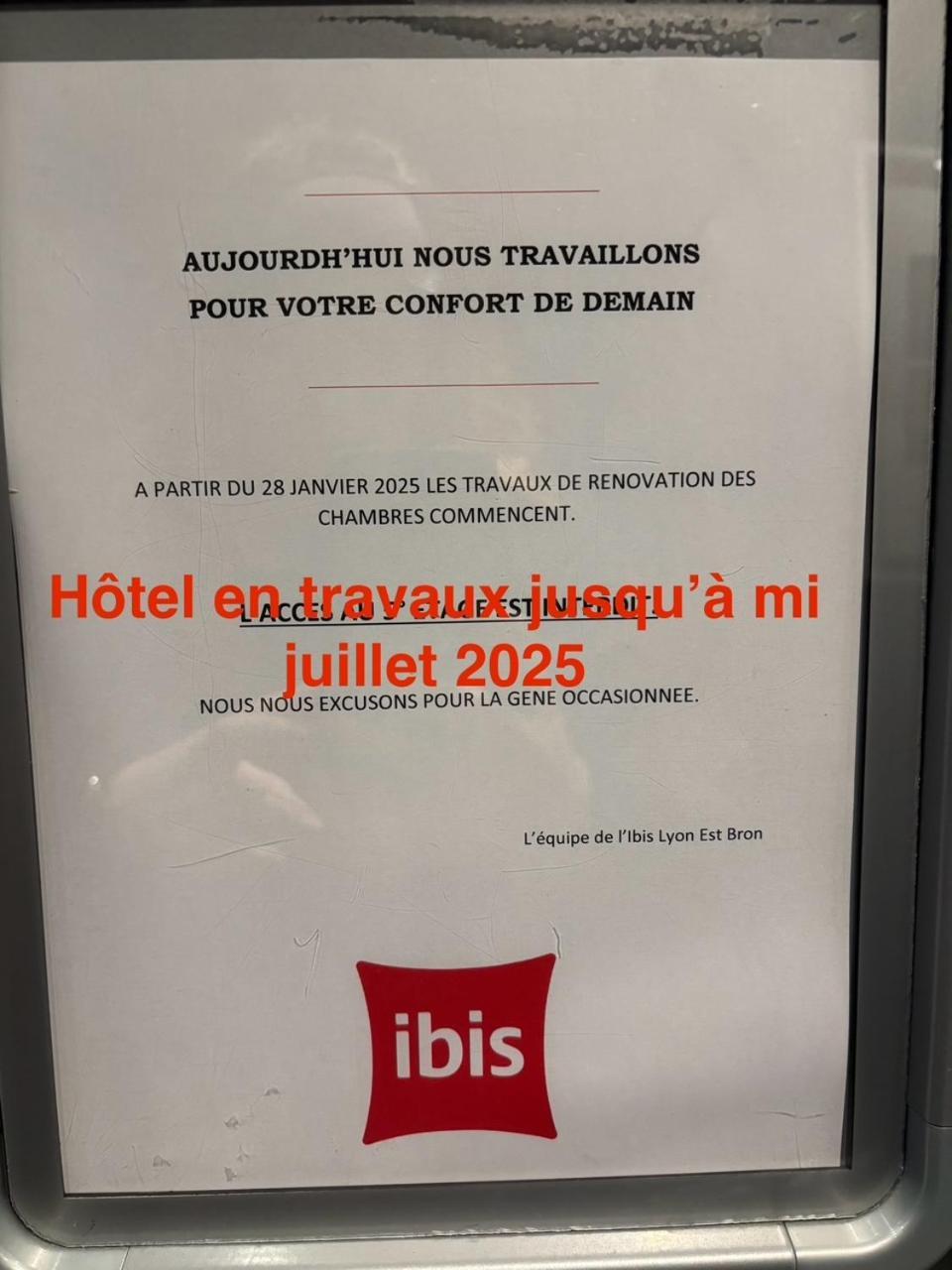 Hotel Ibis Lyon Est Bron Zewnętrze zdjęcie