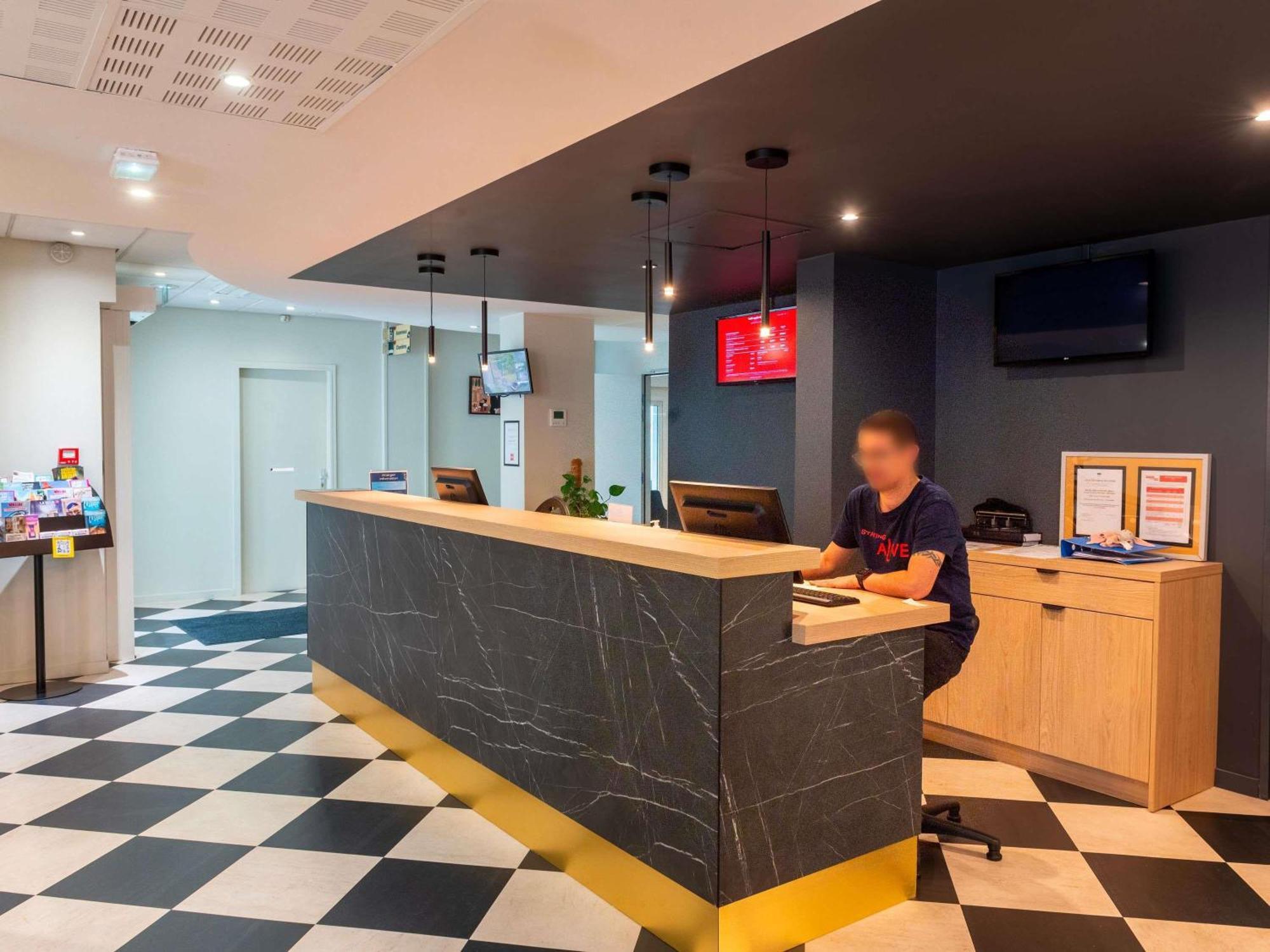 Hotel Ibis Lyon Est Bron Zewnętrze zdjęcie