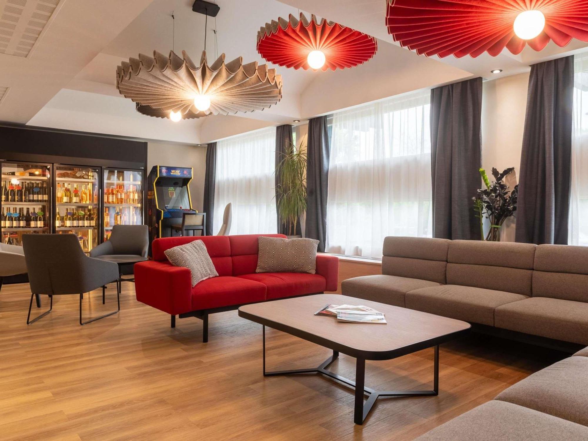 Hotel Ibis Lyon Est Bron Zewnętrze zdjęcie